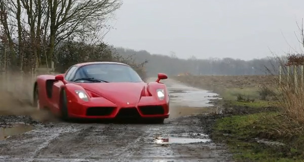 Video: Ferrari Enzo u akciji po blatu