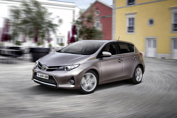 Toyota RAV4 i Auris osvojili 5 zvezdica na Euro NCAP testiranju