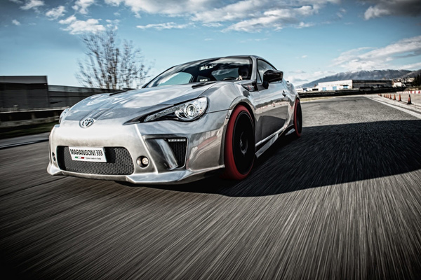 Toyota GT86-R Eco Explorer Marangoni - Crveni pneumatici i lepotica