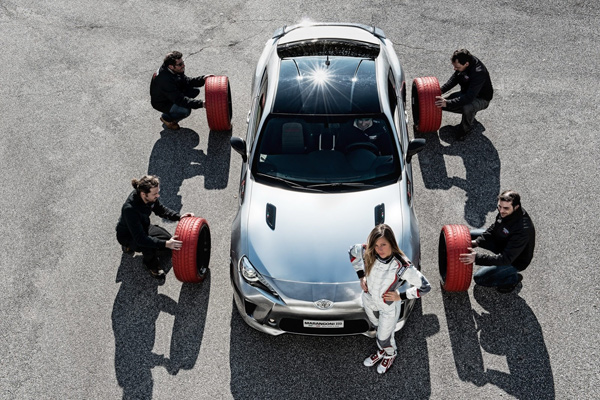 Toyota GT86-R Eco Explorer Marangoni - Crveni pneumatici i lepotica