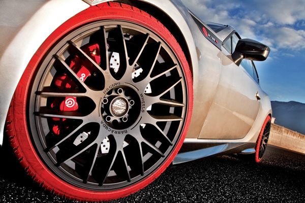 Toyota GT86-R Eco Explorer Marangoni - Crveni pneumatici i lepotica