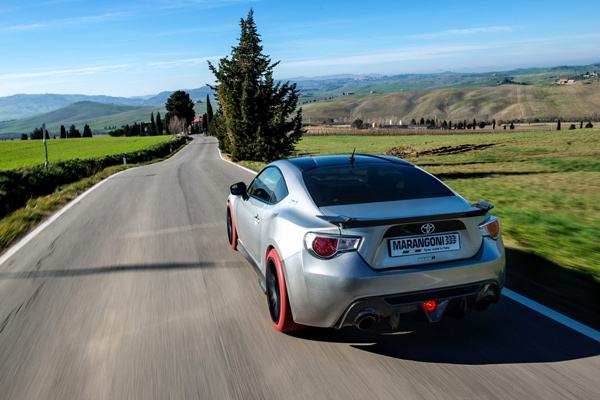 Toyota GT86-R Eco Explorer Marangoni - Crveni pneumatici i lepotica