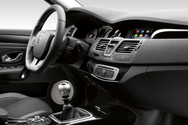 Renault Laguna 2013: LED svetla i EDC menjač