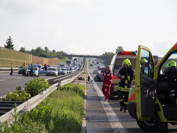 Maskirani prototip BMW serije 2 uništen na autoputu + FOTO