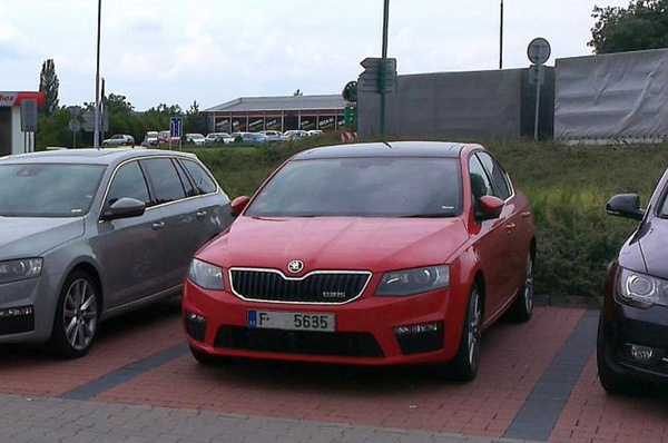 Nova Škoda Octavia RS snimljena na ulici + FOTO