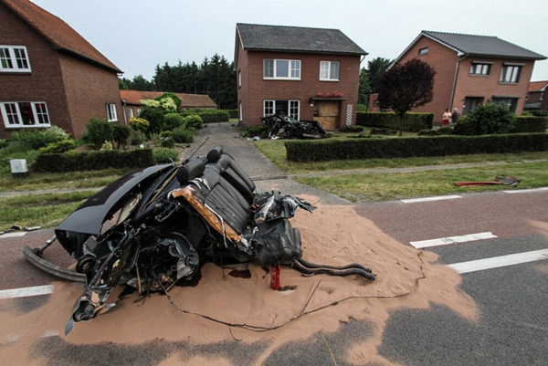 Poljski vozač prepolovio svoj Audi S8.... i preživeo + FOTO