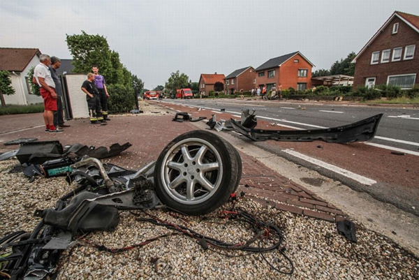 Poljski vozač prepolovio svoj Audi S8.... i preživeo + FOTO