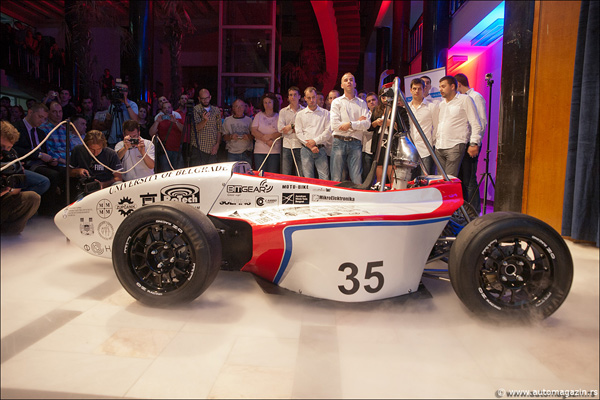 Formula student Serbia - Predstavljena Drumska strela 2013!