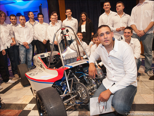 Formula student Serbia - Predstavljena Drumska strela 2013!