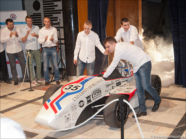 Formula student Serbia - Predstavljena Drumska strela 2013!