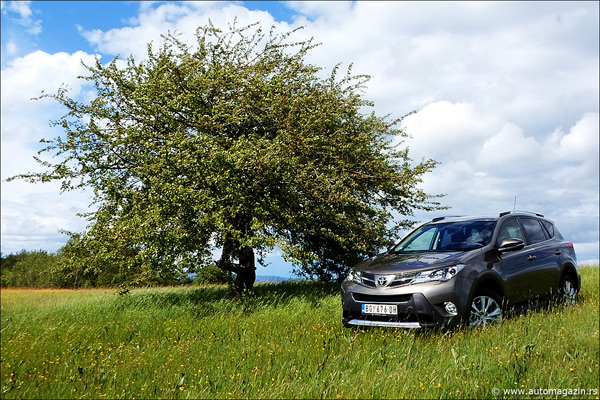 Test -Toyota RAV4 2.2 D-CAT AT 4x4 Executive - Samo je nebo iznad