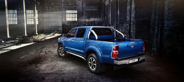 Nepobedivi Toyota Hilux Invincible