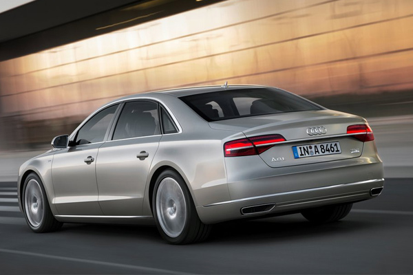 Audi A8 2014: Prve fotografije, informacije i video