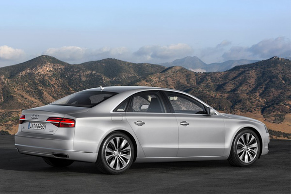 Audi A8 2014: Prve fotografije, informacije i video