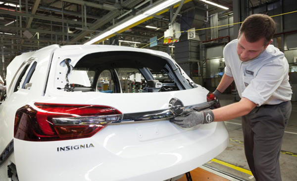Opel pokrenuo proizvodnju modernizovane Insignije
