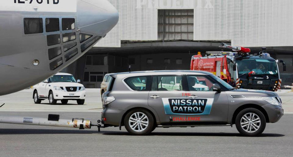 Nissan Patrol povukao avion težak 170 tona! (foto + video)