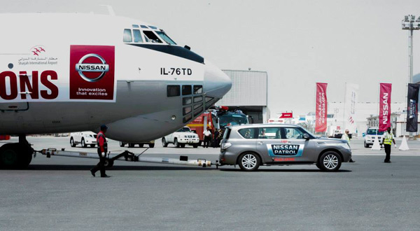Nissan Patrol povukao avion težak 170 tona! (foto + video)