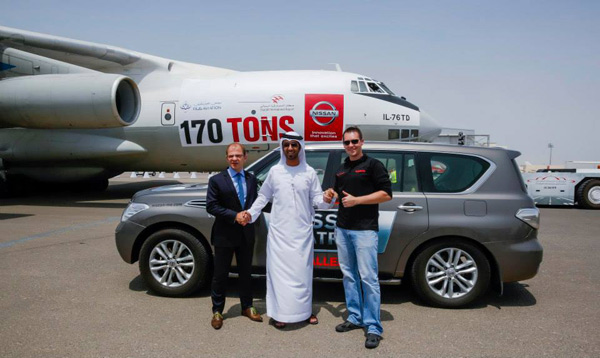 Nissan Patrol povukao avion težak 170 tona! (foto + video)