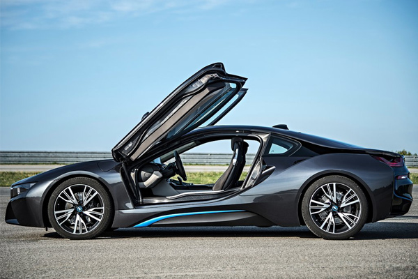 Ovo je potpuno serijski BMW i8 + VIDEO