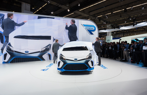 Frankfurt 2013 - Toyota Yaris Hybrid R na prvim “živim” fotografijama