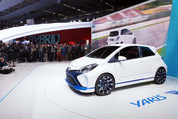 Frankfurt 2013 - Toyota Yaris Hybrid R na prvim “živim” fotografijama