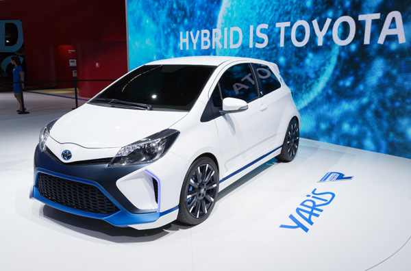 Frankfurt 2013 - Toyota Yaris Hybrid R na prvim “živim” fotografijama