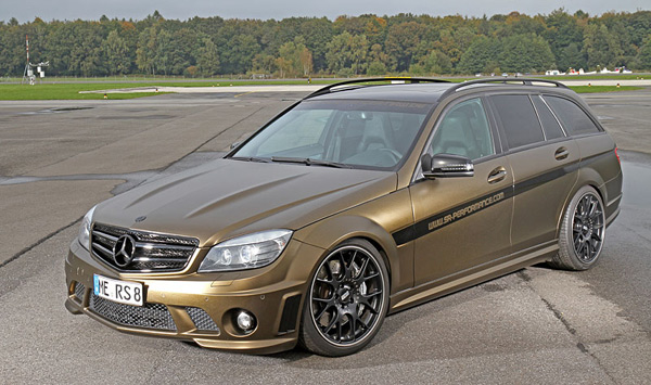 Mercedes-Benz C 63 AMG i zlatna folija