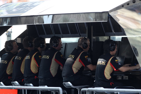 F1 Abu Dhabi - Webber startuje prvi, Raikkonen isključen iz kvalifikacija