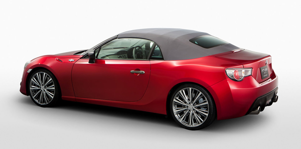 Toyota GT86 kabriolet zatvorila krov