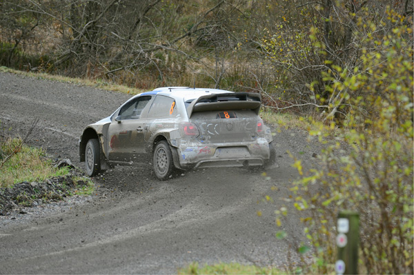 WRC Wales 2013 – Ogier kontroliše vođstvo, traje borba za 4. mesto