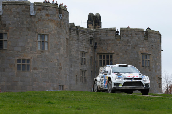 WRC Wales 2013 – Ogier kontroliše vođstvo, traje borba za 4. mesto