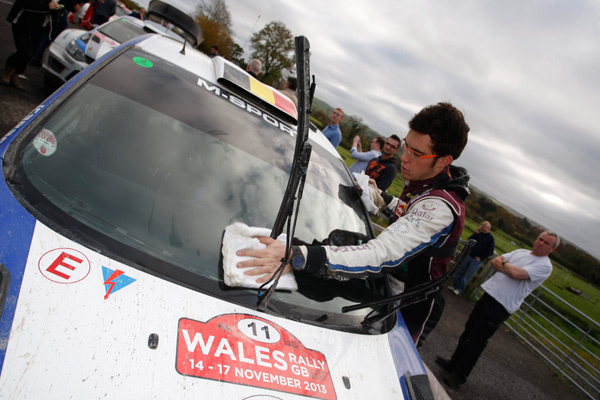 WRC Wales 2013 – Ogier kontroliše vođstvo, traje borba za 4. mesto