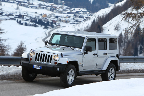 Jeep je prvi na ski stazi na Kopaoniku