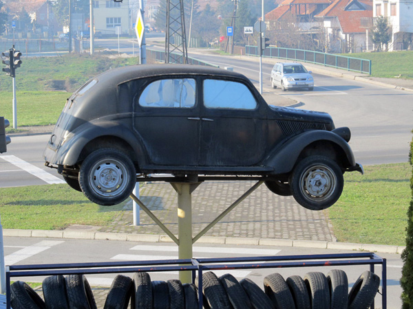 Lancia Ardea - Ni na nebu, ni na zemlji