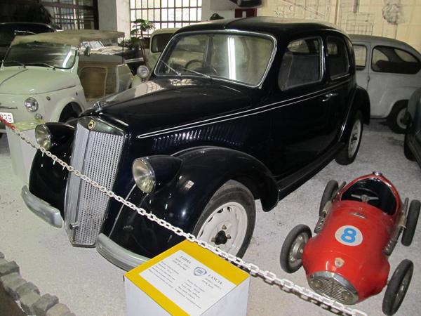 Lancia Ardea - Ni na nebu, ni na zemlji