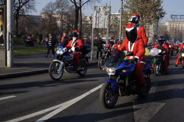 Moto Deda Mraz za decu Doma Sremčica