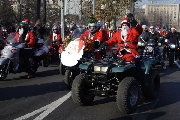 Moto Deda Mraz za decu Doma Sremčica