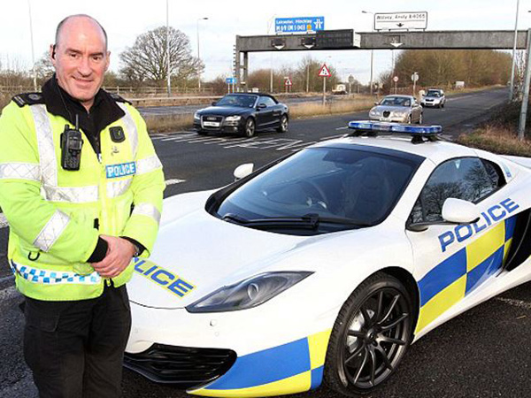 McLaren MP4-12C Spider kao patrolno policijsko vozilo + FOTO