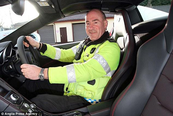 McLaren MP4-12C Spider kao patrolno policijsko vozilo + FOTO