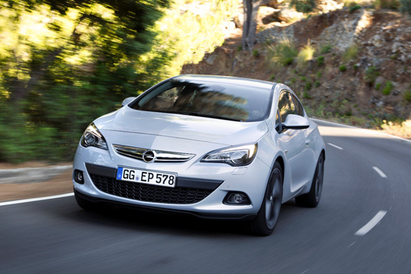 Opel Astra GTC sada sa snažnim turbo motorom od 200 KS