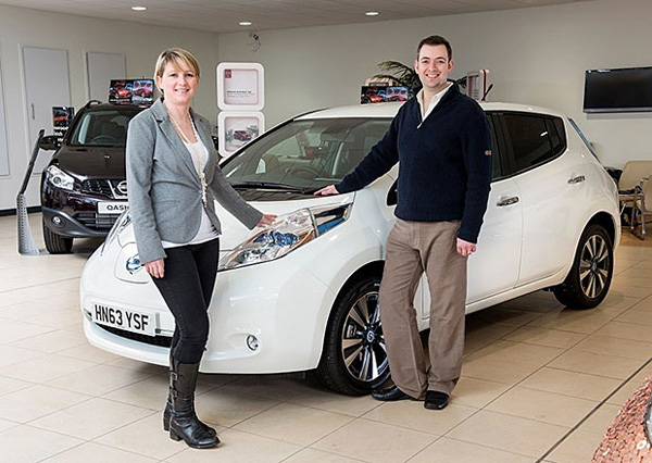 Jubilarni Nissan Leaf  je kupio zubar iz Velike Britanije + VIDEO