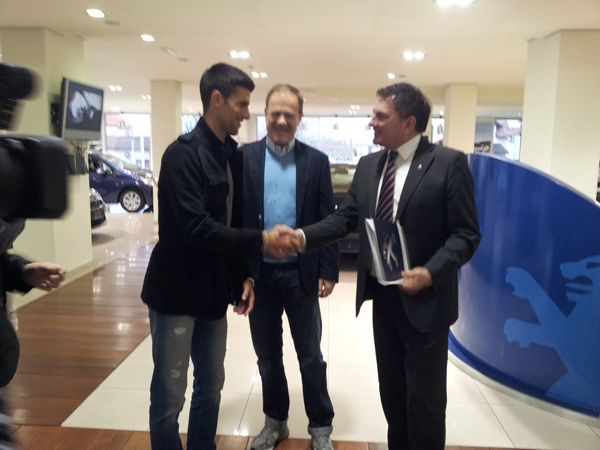 Novak Đoković u novom Peugeotu 308