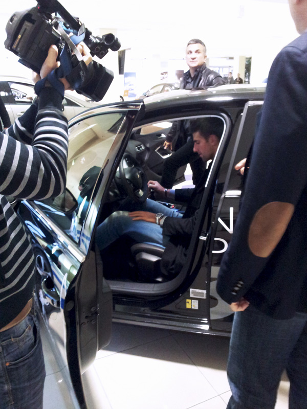Novak Đoković u novom Peugeotu 308