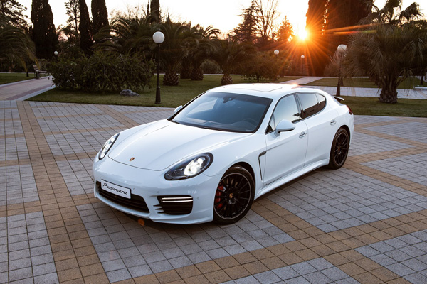 Maria Sharapova vozi Porsche Panameru GTS + FOTO