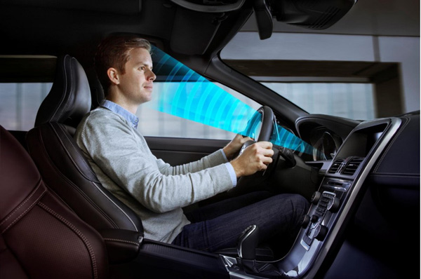 Volvo prati vozača i okreće svetla u smeru njegovog pogleda