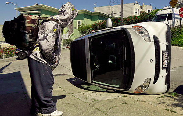 Zašto vandali u San Francisku prevrću automobile Smart? (foto)