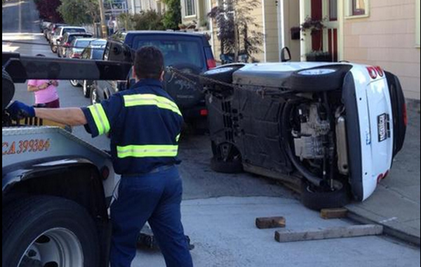 Zašto vandali u San Francisku prevrću automobile Smart? (foto)