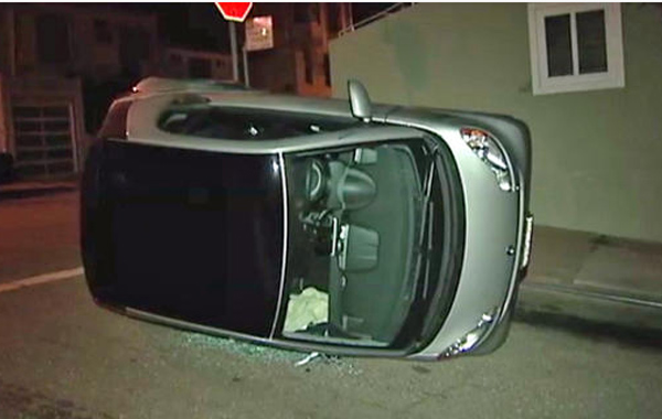 Zašto vandali u San Francisku prevrću automobile Smart? (foto)