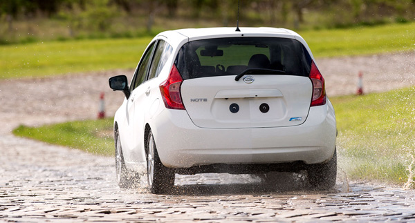 Nissan Note ima farbu koja se sama čisti + FOTO