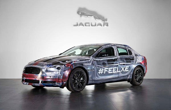 Jaguar XE - sedan srednje klase na prvoj fotografiji